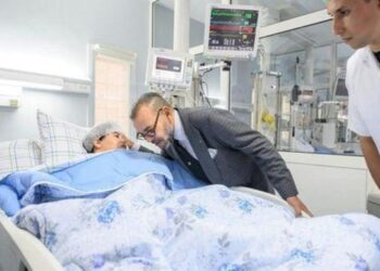 رجل في الاخبار-العاهل المغربي يحافظ على مسافة ملكية حتى في أزمة الزلزال