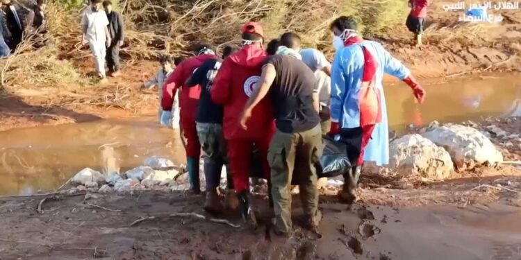 خطر داهم يهدد ليبيا.. ألغام جرفتها مياه السيول مع الجثث الطافية
