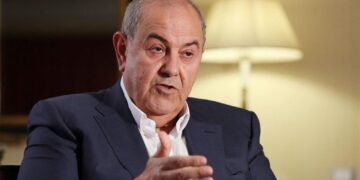 إياد علاوي يرد على اتهامه لـ”جيش الإمام المهدي” بقصف الحضرة العلوية