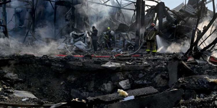 هجوم صاروخي روسي واسع.. وأوكرانيا تحذر من “أشهر مقبلة صعبة”