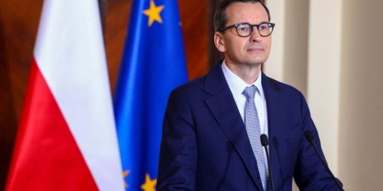 لماذا قررت بولندا وقف إمداد أوكرانيا بالسلاح؟