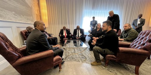 ناقشا قضية الميليشيات المدعومة من روسيا.. زيلينسكي يلتقي البرهان