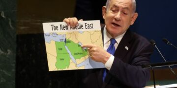 ماذا تحمل خريطة “الشرق الأوسط الجديد” التي رفعها نتنياهو أثناء خطابه في الجمعية العامة للأمم المتحدة؟