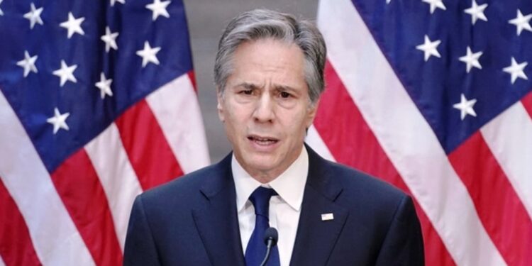 “فيديو مثير” لوزير الخارجية الأمريكي يغني ويرقص