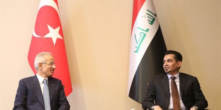 العراق وتركيا يبحثان القضايا الفنية والقانونية والمالية الخاصة بطريق التنمية