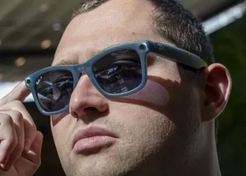 ميتا تطلــق “نظاراتها الذكية” الجديدة وتعلن موعد وصولها للأسواق