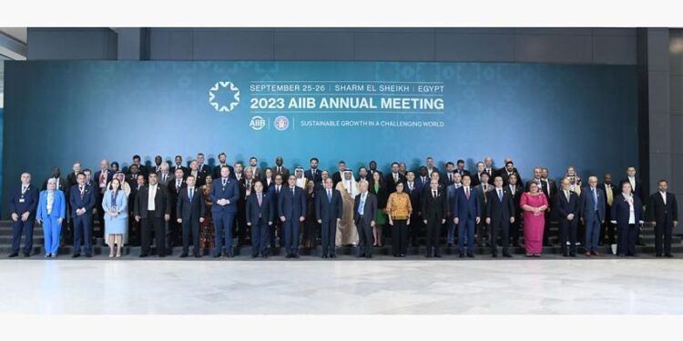 وزيرة المالية تشارك باجتماعات “البنك الآسيوي للأستثمار في البنى التحتية”