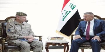 وزير الداخلية يلتقي قائد حلف الناتو