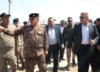 وزير الداخلية يتفقد طريق الزائرين بين (النجف وكربلاء)
