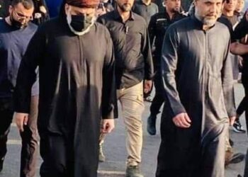 الصدر يؤدي مراسم الزيارة سيراً على الأقدام بذكرى وفاة النبي محمد (ص)