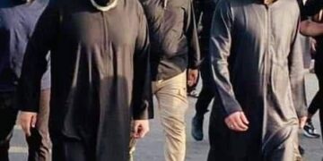 الصدر يؤدي مراسم الزيارة سيراً على الأقدام بذكرى وفاة النبي محمد (ص)