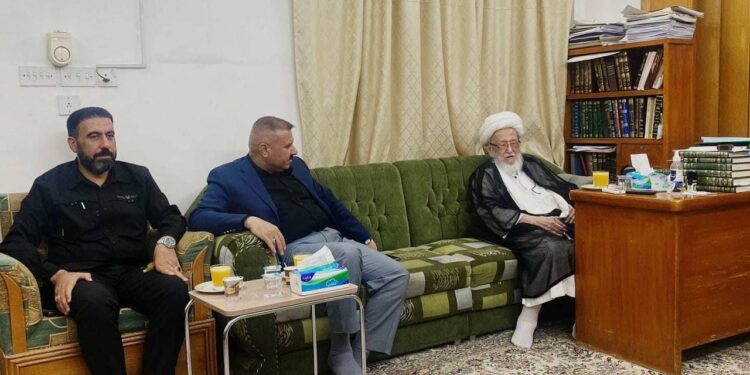 وزير الداخلية يزور المرجع الديني محمد إسحاق الفياض