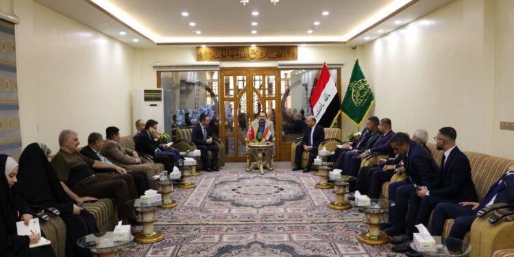 النجف .. غرفة التجارة تستضيف وفدًا اقتصاديًا ودبلوماسيًا تركيًا