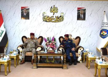 نائب قائد العمليات المشتركة يتفقد ميدانيا حركة الزائرين المتوجهين الى كربلاء