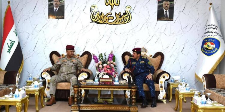 نائب قائد العمليات المشتركة يتفقد ميدانيا حركة الزائرين المتوجهين الى كربلاء