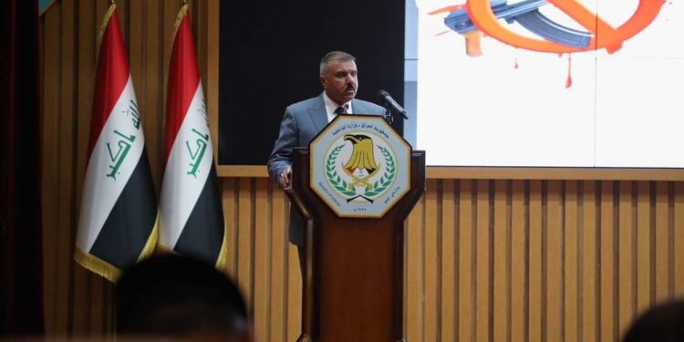 وزير الداخلية يعلن قرب افتتاح مكاتب لـ “تسجيل الأسلحة” بجميع المحافظات