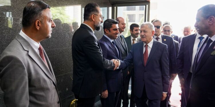 رئيس الجمهورية يؤكد دعمه لكل المساعي الرامية لإقــرار “قانون النفط والغاز”