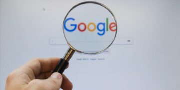 googol .. من مشروع بحثٍ دراسي إلى مؤسسة تتجاوز إيراداتها 256 مليار $