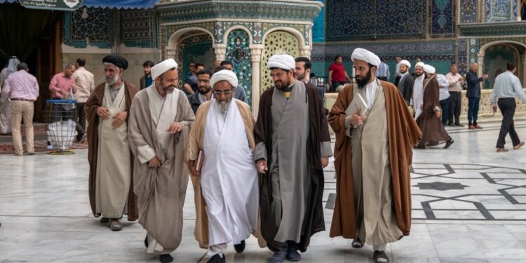 رجال دين بإيران ينوون الاستعـــانة بـ”الذكاء الاصطناعي” لمساعدتهم بأعمالهم