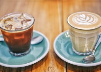 لماذا تشعرك المشروبات الساخنة بالانتعاش في الأجواء الحارة ؟