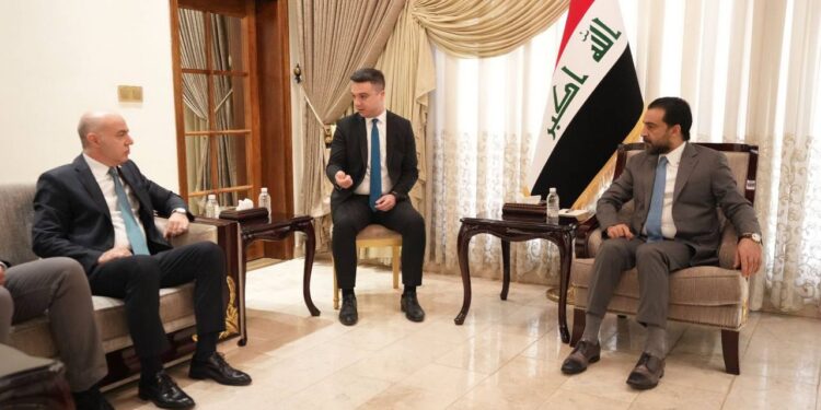 رئيس البرلمان يستقبل السفير التركي