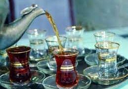 الشــاي لا يفارق جلسات العراقيين حتى في “حر الصيف”