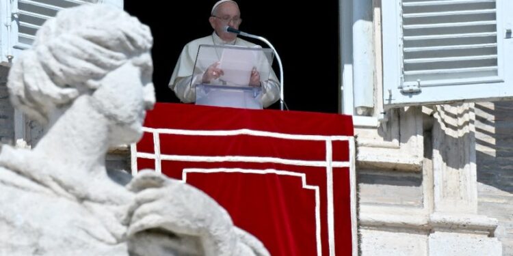 البابا فرنسيس .. “الحرب هزيمة” ويــدعو إلى وقف “الهجمات المسلحة