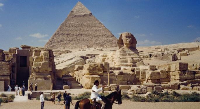 التنانين وأبو الهول والعنقاء في فرنسا