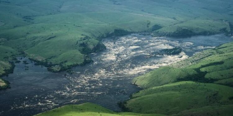 حقائق عن أكثــر المسطحات المائية ظلاما حول العالم .. “نهر الشاي”