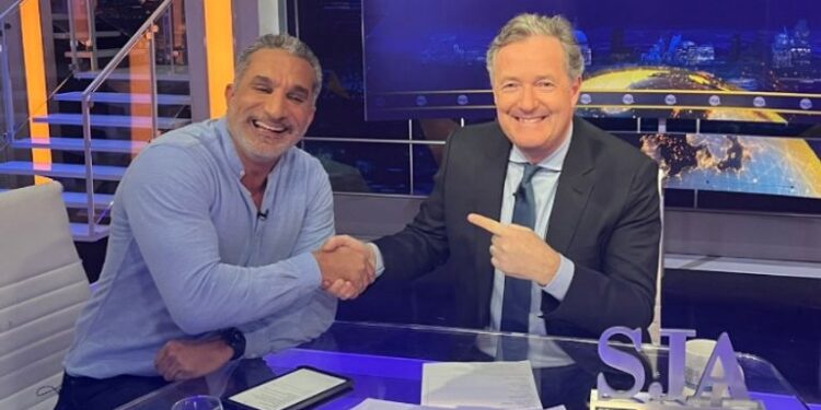 باسم يوسف يكشف عن موعد جولته الثانية مع بيرس مورغان