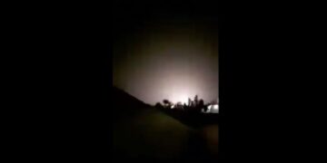 طائرات مسيرة وصواريخ تهاجم قاعدة عين الأسد