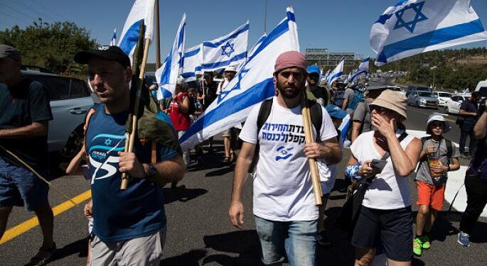 إسرائيل تســلّح متطـــوعين في البلدات الحدودية وتستـــدعي جنود الاحتياط