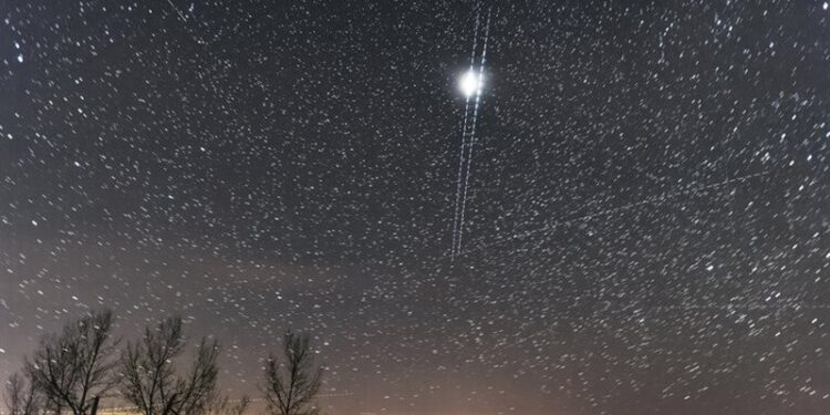 تقرير أمريكي يحــذر من “حطــــام أقمار صناعية” يهدد البشرية