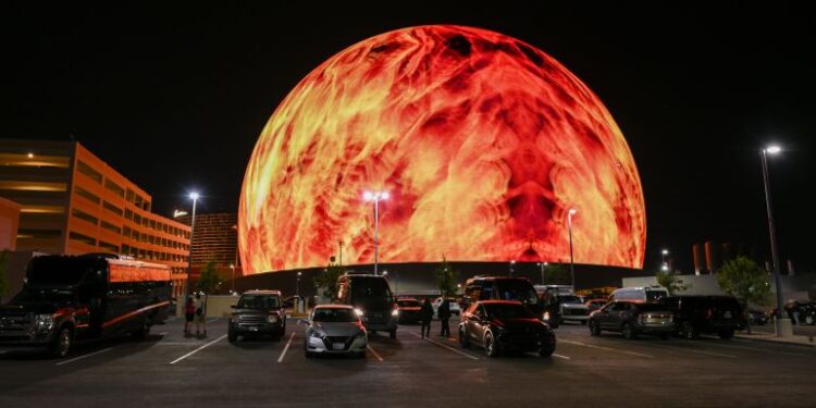 افتتـــاح اكبر مبنى كروي في العالم بتكلفة تجاوزت ملياري $