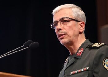 ايران تطالب العراق بنزع سلاح المعارضة الإيرانية و”ليس فقط إبعادهم عن الحدود”