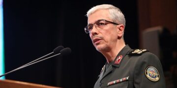 ايران تطالب العراق بنزع سلاح المعارضة الإيرانية و”ليس فقط إبعادهم عن الحدود”