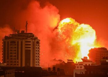 اسرائيل تعلن عن مهاجمة أكثر من 320 هدفا في غزة خلال الساعات الماضية