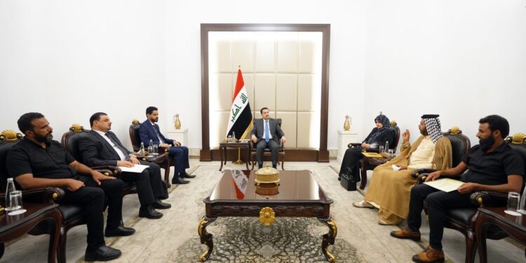 السوداني يستقبل أسر ضحايا حادث الحريق الأليم لمركز النقاء في مدينة الناصرية