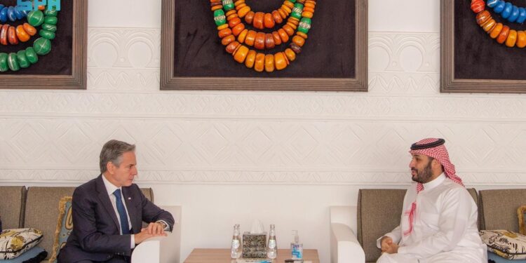 بن سلمان يبحث مع بلينكن التصعيد في غزة