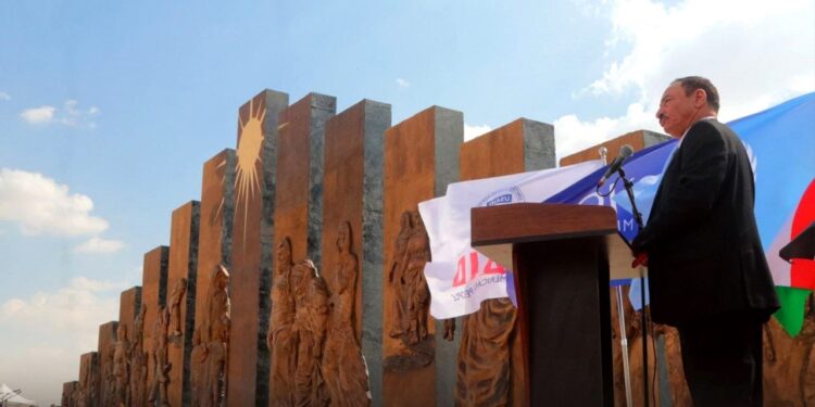 صور إزاحة الستار عن نصب تذكاري يُـــخلِّد “جريمة الإبادة الجماعية للإيزييين”