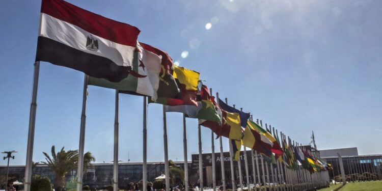 السيسي يسعى “لإحياء السلام” و ملك الأردن يشدد على “وقف القتال”