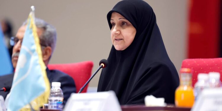 وزيرة الاتصالات .. من يُفكِّر بإقالتنا يَحلُم بحُلمٍ لن يتحقق