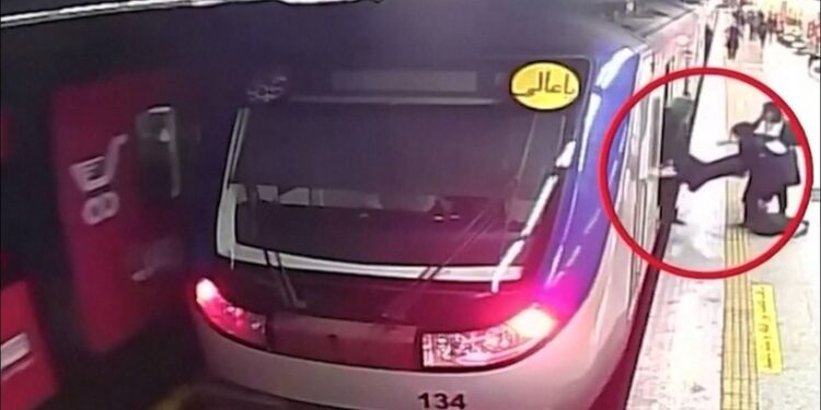 ايران .. وفاة فتاة المترو بعد غيبوبة استمرت نحو شهر