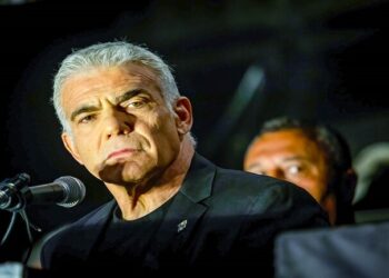 زعيم المعارضة الإسرائيلية .. لن نوقف الحرب حتى نقتل هؤلاء الـ 6