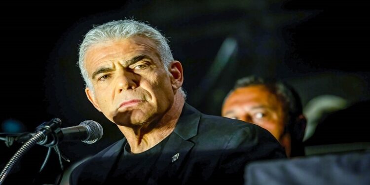 زعيم المعارضة الإسرائيلية .. لن نوقف الحرب حتى نقتل هؤلاء الـ 6