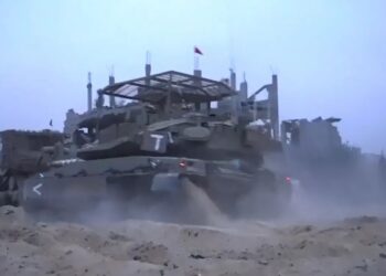 بدأ هجوماً برياً كاملاً على غزة ومعارك شرسة على محاوره