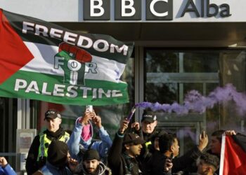 غضب يجتاح صحافيين في “BBC” بسبب انحيازها لإسرائيل في حرب غزة