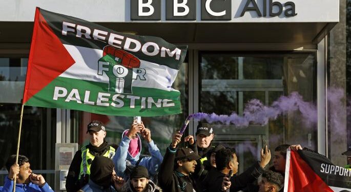 غضب يجتاح صحافيين في “BBC” بسبب انحيازها لإسرائيل في حرب غزة
