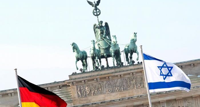 ألمانيا .. تمزيق العلم الإسرائيلي وداسوه بالأقدام
