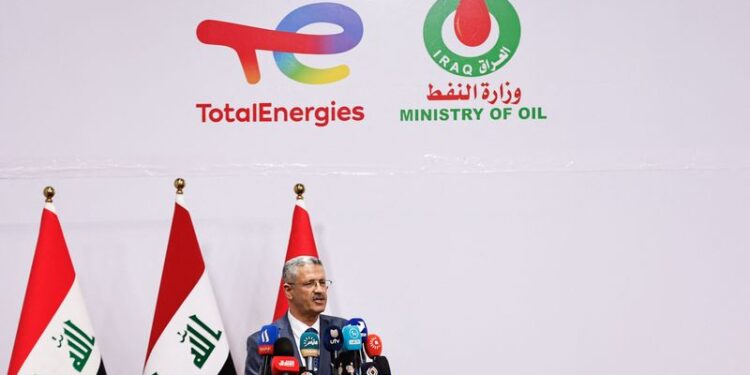 وزير النفط .. الوقود الأحفوري والطاقة النظيفة يحتاجان لــ”استثمارات ضخمة”